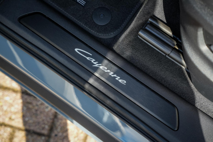 Porsche Cayenne 3.0 E-Hybrid Panodak 360 Camera Trekhaak Luchtvering DAB+ Carplay Sportuitlaat