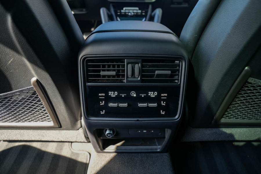Porsche Cayenne 3.0 E-Hybrid Panodak 360 Camera Trekhaak Luchtvering DAB+ Carplay Sportuitlaat