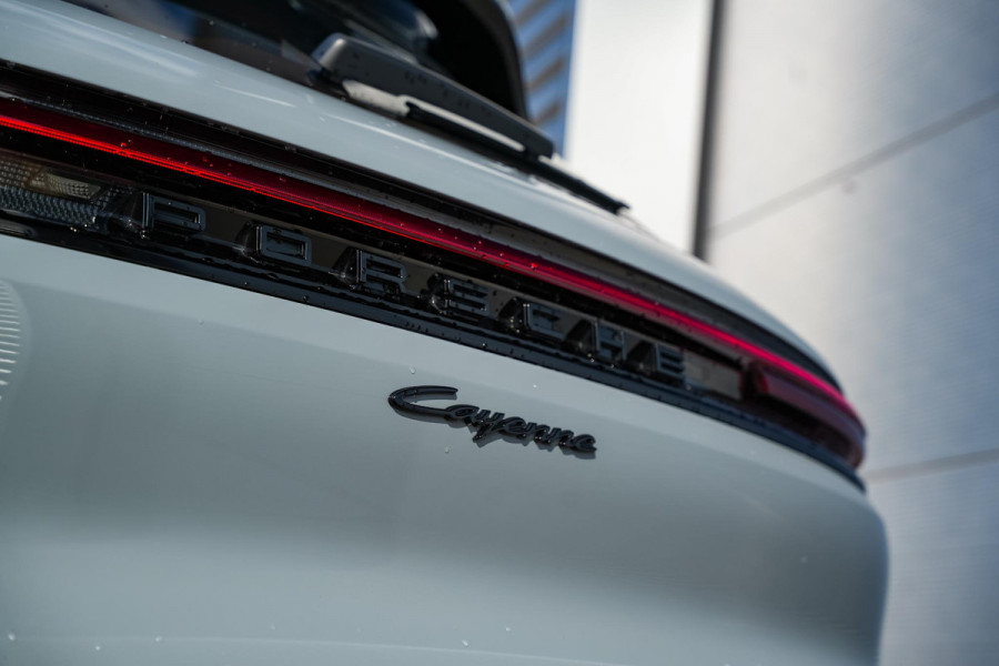 Porsche Cayenne 3.0 E-Hybrid Panodak 360 Camera Trekhaak Luchtvering DAB+ Carplay Sportuitlaat