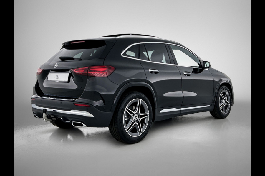 Mercedes-Benz GLA 180 Business Solution AMG | Trekhaak | Advanced Sound System | Multibeam LED | Panoramaschuifdak | Smartphone integratie | EASY PACK achterklep | Keyless-Go comfortpakket |