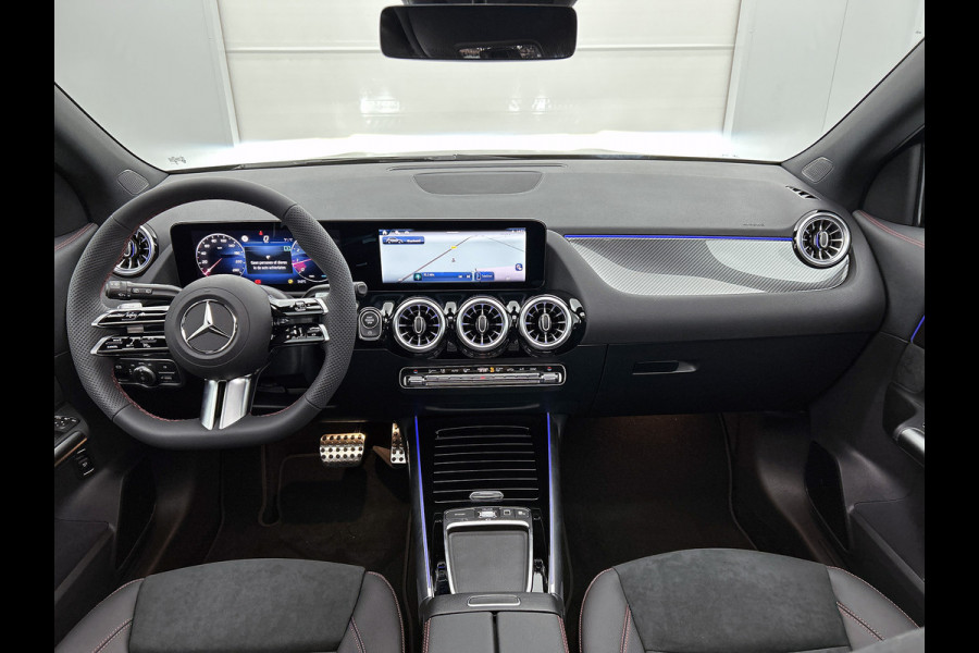 Mercedes-Benz GLA 180 Business Solution AMG | Trekhaak | Advanced Sound System | Multibeam LED | Panoramaschuifdak | Smartphone integratie | EASY PACK achterklep | Keyless-Go comfortpakket |