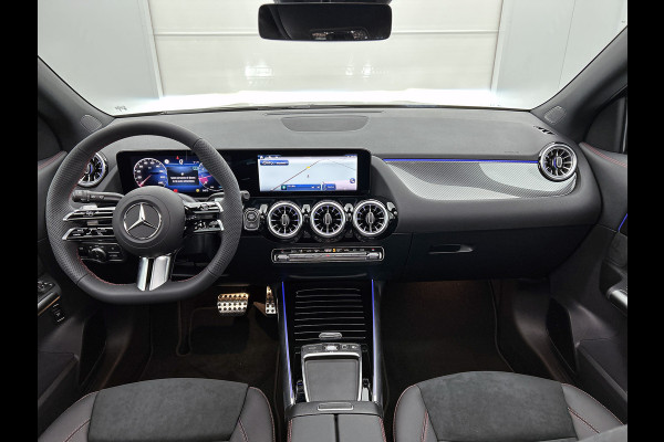 Mercedes-Benz GLA 180 Business Solution AMG | Trekhaak | Advanced Sound System | Multibeam LED | Panoramaschuifdak | Smartphone integratie | EASY PACK achterklep | Keyless-Go comfortpakket |