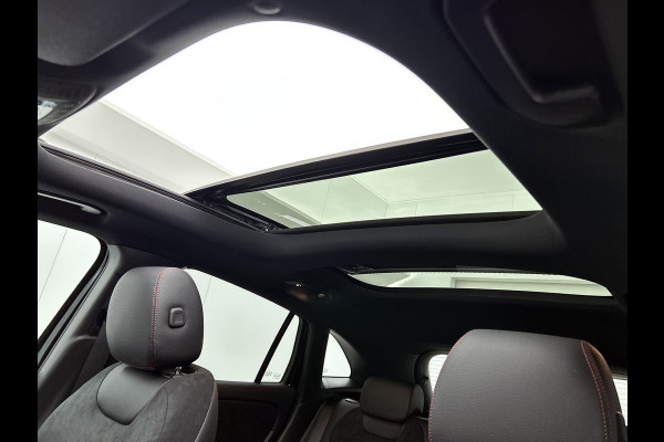 Mercedes-Benz GLA 180 Business Solution AMG | Trekhaak | Advanced Sound System | Multibeam LED | Panoramaschuifdak | Smartphone integratie | EASY PACK achterklep | Keyless-Go comfortpakket |