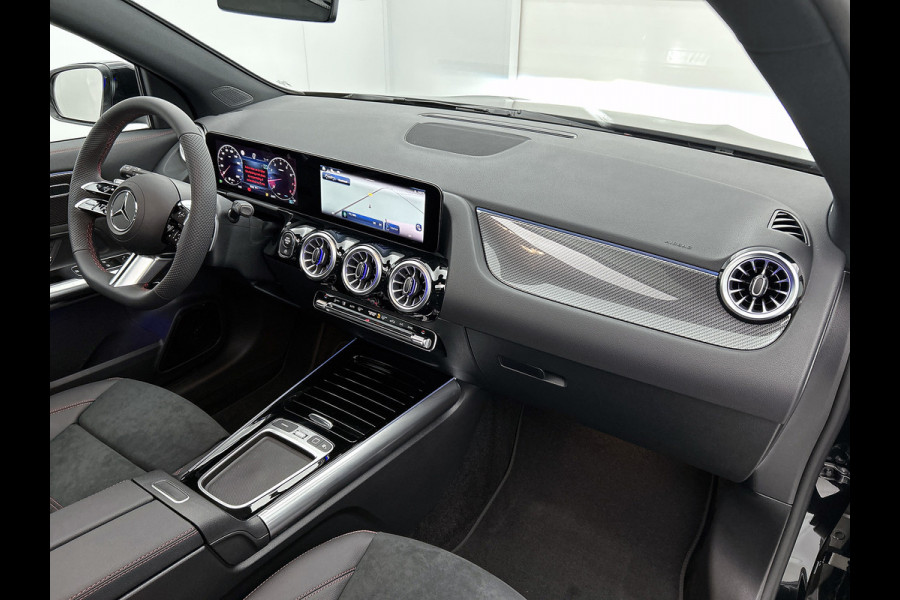 Mercedes-Benz GLA 180 Business Solution AMG | Trekhaak | Advanced Sound System | Multibeam LED | Panoramaschuifdak | Smartphone integratie | EASY PACK achterklep | Keyless-Go comfortpakket |