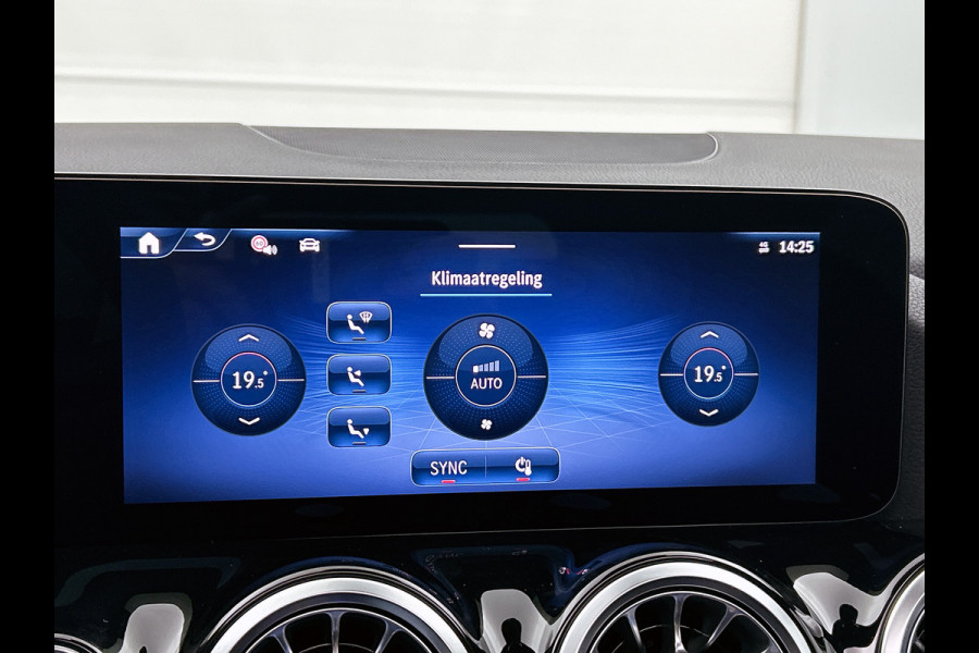 Mercedes-Benz GLA 180 Business Solution AMG | Trekhaak | Advanced Sound System | Multibeam LED | Panoramaschuifdak | Smartphone integratie | EASY PACK achterklep | Keyless-Go comfortpakket |