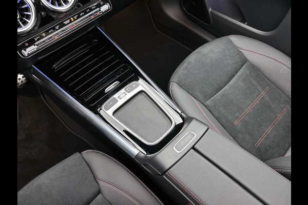 Mercedes-Benz GLA 180 Business Solution AMG | Trekhaak | Advanced Sound System | Multibeam LED | Panoramaschuifdak | Smartphone integratie | EASY PACK achterklep | Keyless-Go comfortpakket |