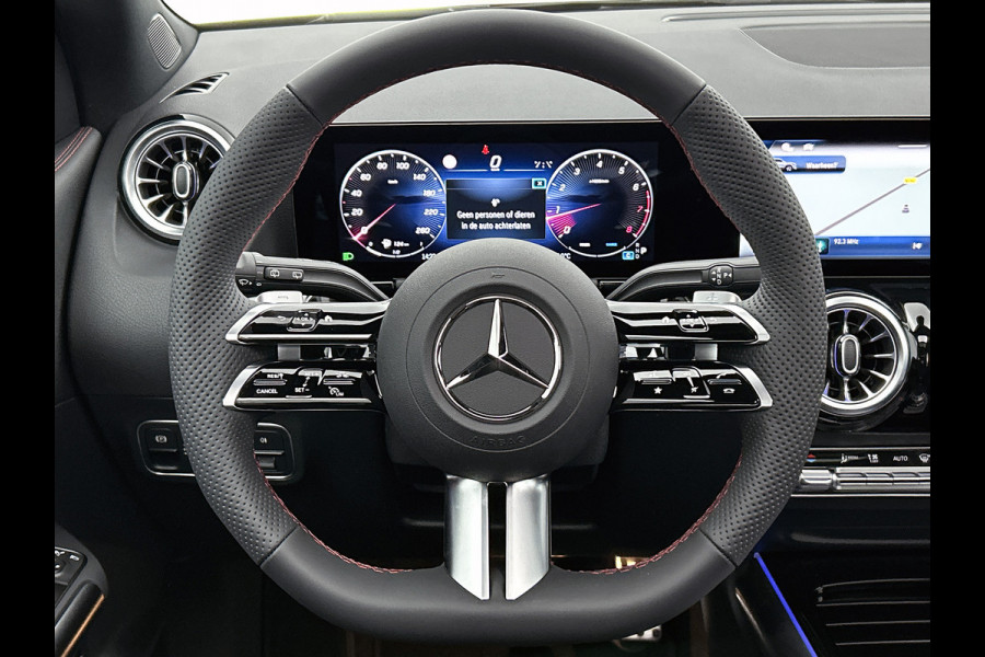 Mercedes-Benz GLA 180 Business Solution AMG | Trekhaak | Advanced Sound System | Multibeam LED | Panoramaschuifdak | Smartphone integratie | EASY PACK achterklep | Keyless-Go comfortpakket |