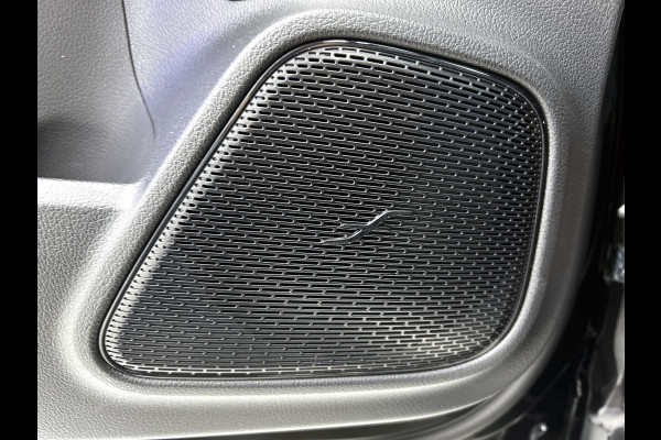 Mercedes-Benz GLA 180 Business Solution AMG | Trekhaak | Advanced Sound System | Multibeam LED | Panoramaschuifdak | Smartphone integratie | EASY PACK achterklep | Keyless-Go comfortpakket |