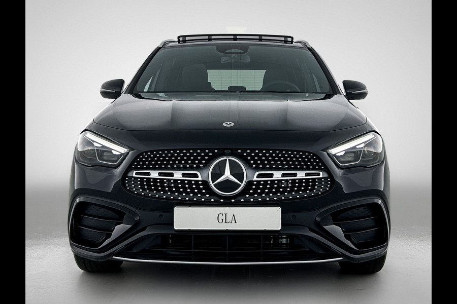 Mercedes-Benz GLA 180 Business Solution AMG | Trekhaak | Advanced Sound System | Multibeam LED | Panoramaschuifdak | Smartphone integratie | EASY PACK achterklep | Keyless-Go comfortpakket |