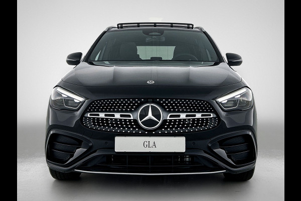 Mercedes-Benz GLA 180 Business Solution AMG | Trekhaak | Advanced Sound System | Multibeam LED | Panoramaschuifdak | Smartphone integratie | EASY PACK achterklep | Keyless-Go comfortpakket |