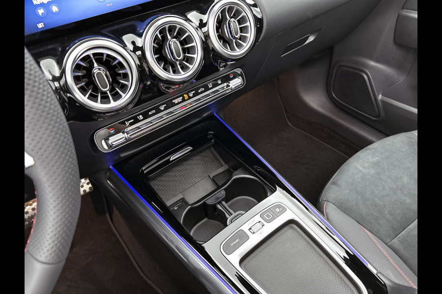 Mercedes-Benz GLA 250 e Business Solution AMG | Trekhaak | Smartphone integratie | Nightpakket | GUARD 360 ° Vehicle protection Plus | MULTIBEAM LED | Keyless-Go comfortpakket | EASY PACK achterklep |
