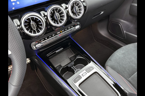 Mercedes-Benz GLA 250 e Business Solution AMG | Trekhaak | Smartphone integratie | Nightpakket | GUARD 360 ° Vehicle protection Plus | MULTIBEAM LED | Keyless-Go comfortpakket | EASY PACK achterklep |