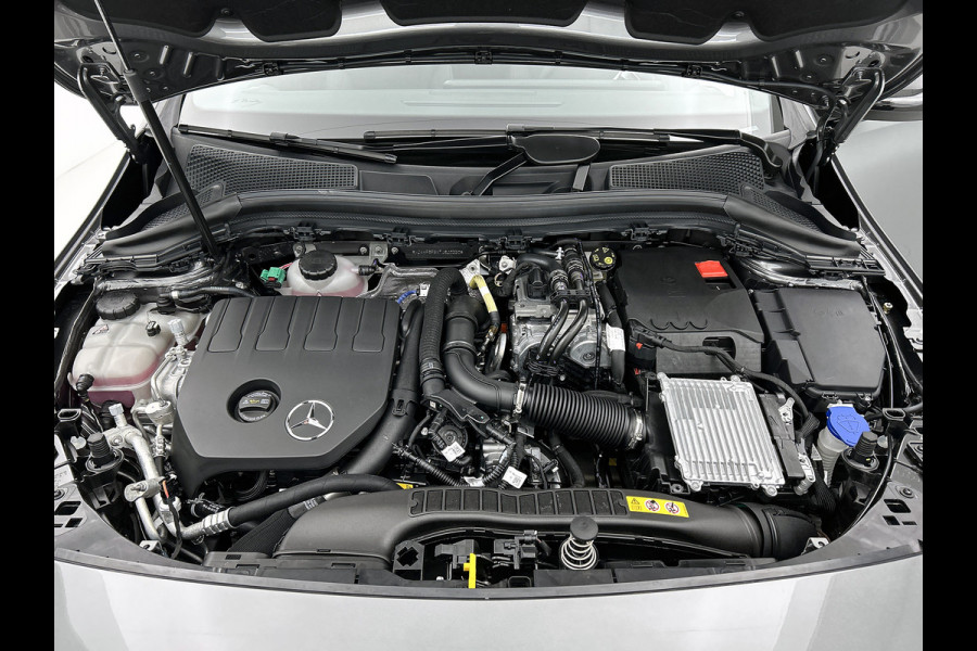 Mercedes-Benz B-Klasse 250 e Business Solution AMG | Trekhaak | Nightpakket | GUARD 360 ° Vehicle protection Plus | Smartphone Integratie | MULTIBEAM LED | Keyless-Go comfortpakket | Panoramaschuifdak |
