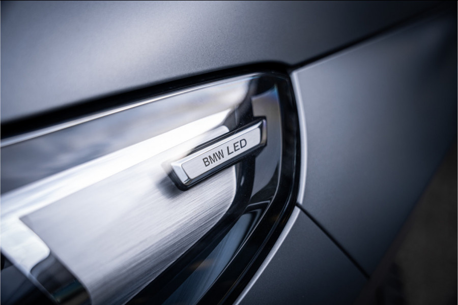 BMW X1 xDrive30e ** Panodak ** Innovation ** Driving Assistant NP 74K ** 1.800kg trekgewicht!