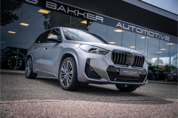 BMW X1 xDrive30e ** Panodak ** Innovation ** Driving Assistant NP 74K ** 1.800kg trekgewicht!