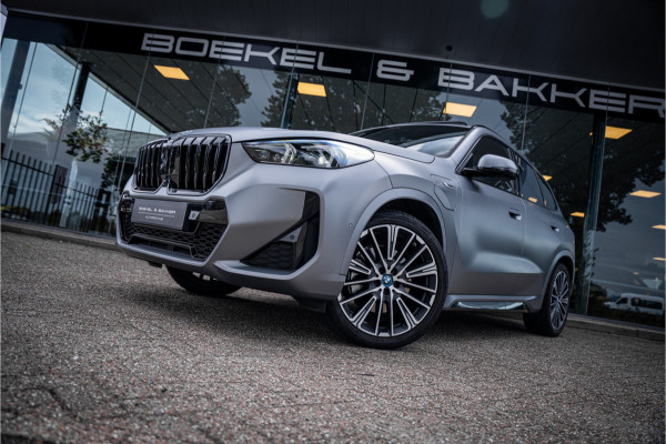 BMW X1 xDrive30e ** Panodak ** Innovation ** Driving Assistant NP 74K ** 1.800kg trekgewicht!