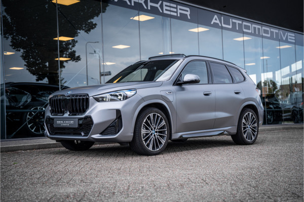 BMW X1 xDrive30e ** Panodak ** Innovation ** Driving Assistant NP 74K ** 1.800kg trekgewicht!
