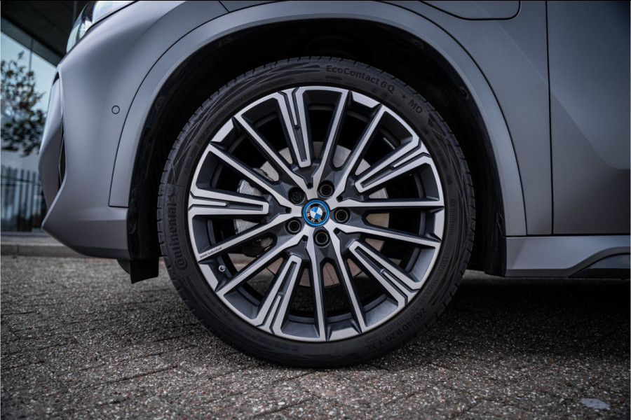 BMW X1 xDrive30e ** Panodak ** Innovation ** Driving Assistant NP 74K ** 1.800kg trekgewicht!