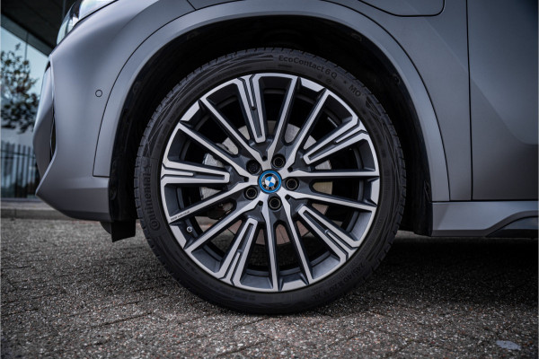 BMW X1 xDrive30e ** Panodak ** Innovation ** Driving Assistant NP 74K ** 1.800kg trekgewicht!