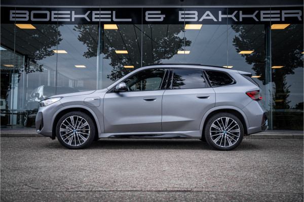 BMW X1 xDrive30e ** Panodak ** Innovation ** Driving Assistant NP 74K ** 1.800kg trekgewicht!