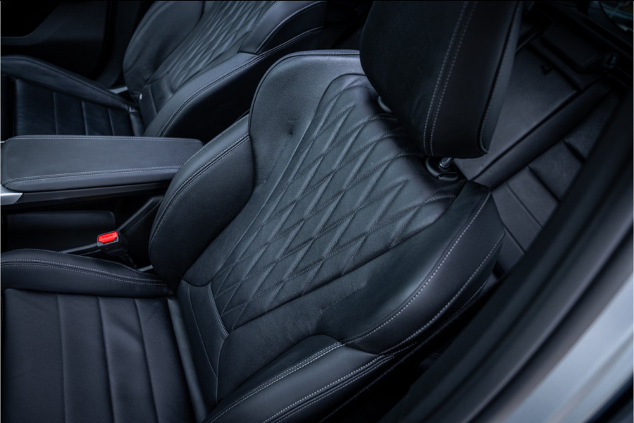 BMW X1 xDrive30e ** Panodak ** Innovation ** Driving Assistant NP 74K ** 1.800kg trekgewicht!