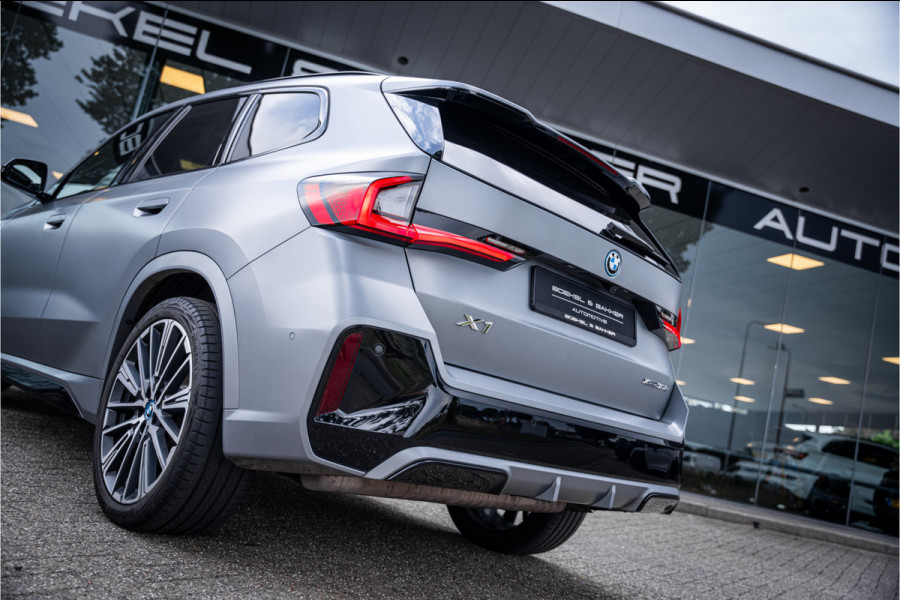 BMW X1 xDrive30e ** Panodak ** Innovation ** Driving Assistant NP 74K ** 1.800kg trekgewicht!