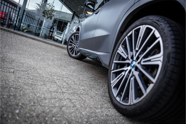 BMW X1 xDrive30e ** Panodak ** Innovation ** Driving Assistant NP 74K ** 1.800kg trekgewicht!
