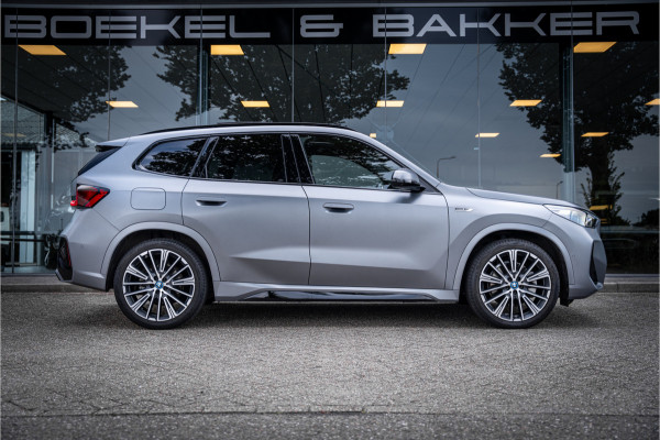 BMW X1 xDrive30e ** Panodak ** Innovation ** Driving Assistant NP 74K ** 1.800kg trekgewicht!