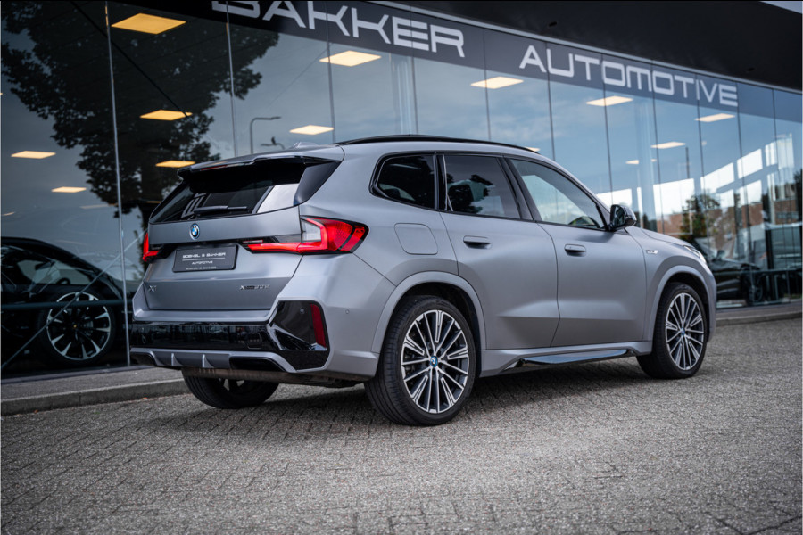 BMW X1 xDrive30e ** Panodak ** Innovation ** Driving Assistant NP 74K ** 1.800kg trekgewicht!