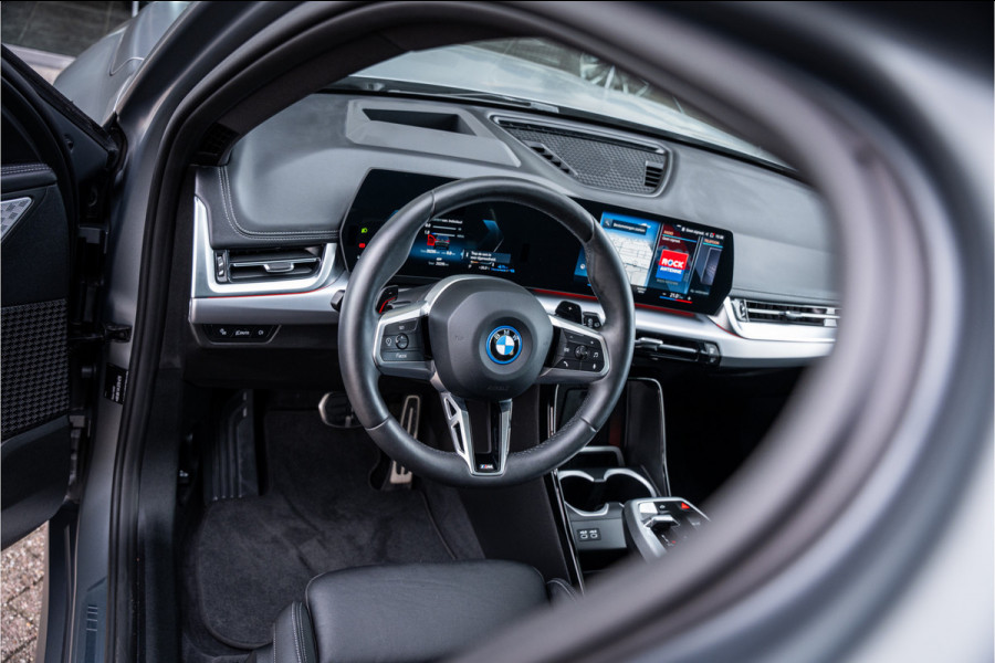 BMW X1 xDrive30e ** Panodak ** Innovation ** Driving Assistant NP 74K ** 1.800kg trekgewicht!