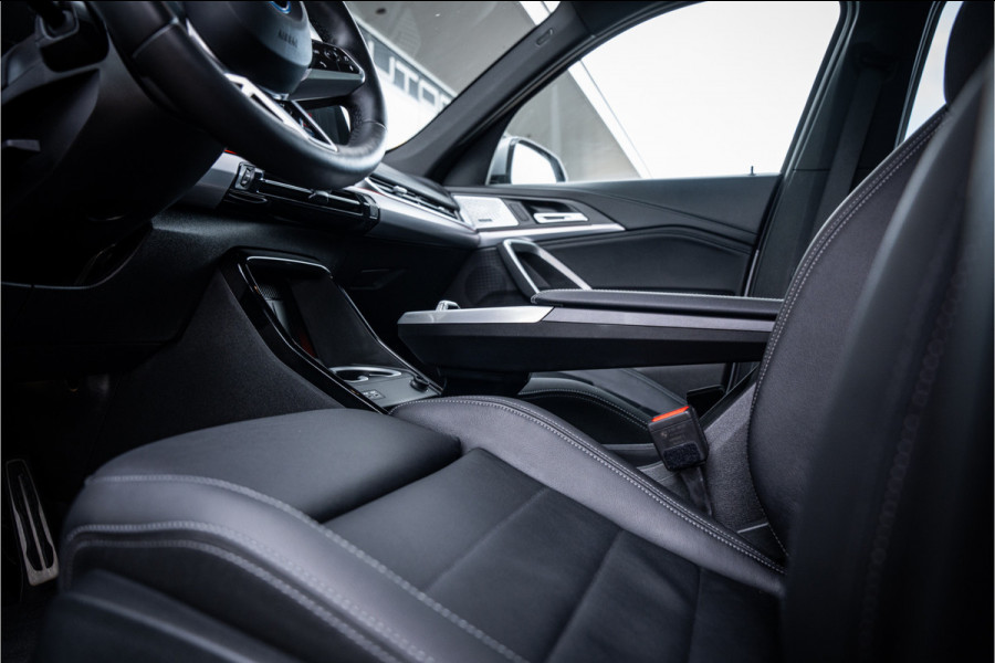 BMW X1 xDrive30e ** Panodak ** Innovation ** Driving Assistant NP 74K ** 1.800kg trekgewicht!