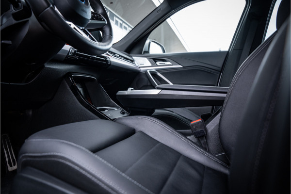 BMW X1 xDrive30e ** Panodak ** Innovation ** Driving Assistant NP 74K ** 1.800kg trekgewicht!