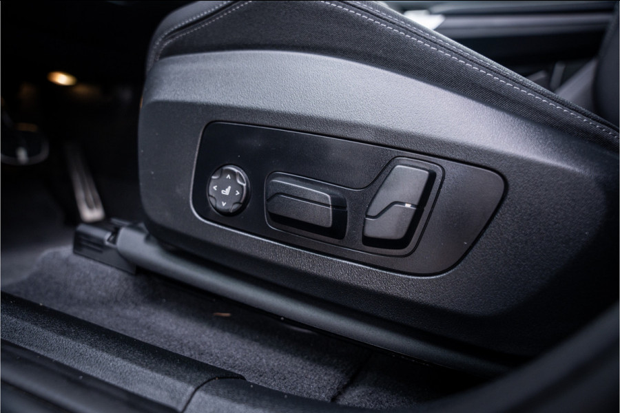 BMW X1 xDrive30e ** Panodak ** Innovation ** Driving Assistant NP 74K ** 1.800kg trekgewicht!