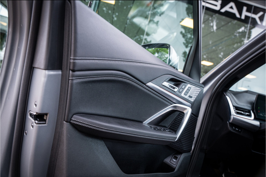 BMW X1 xDrive30e ** Panodak ** Innovation ** Driving Assistant NP 74K ** 1.800kg trekgewicht!