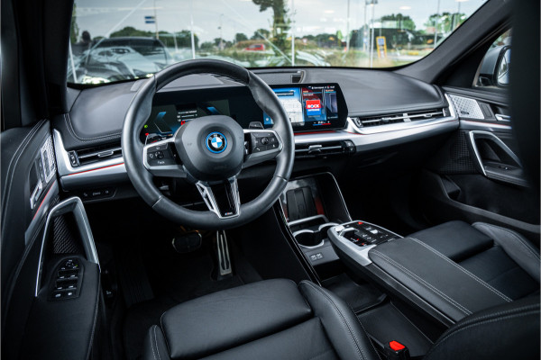 BMW X1 xDrive30e ** Panodak ** Innovation ** Driving Assistant NP 74K ** 1.800kg trekgewicht!