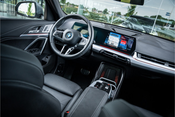 BMW X1 xDrive30e ** Panodak ** Innovation ** Driving Assistant NP 74K ** 1.800kg trekgewicht!