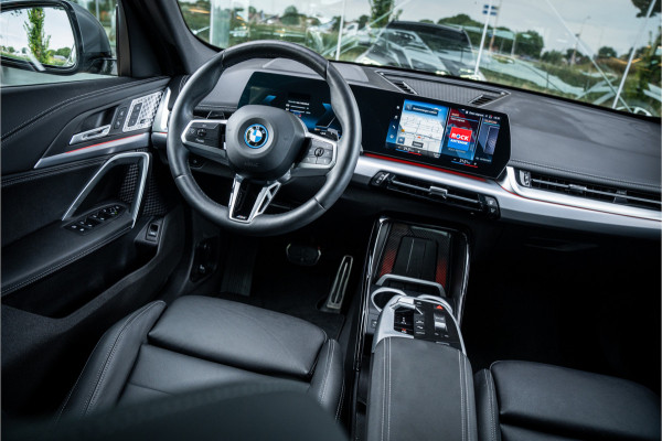 BMW X1 xDrive30e ** Panodak ** Innovation ** Driving Assistant NP 74K ** 1.800kg trekgewicht!