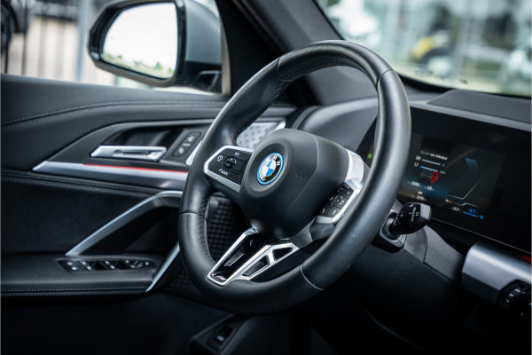 BMW X1 xDrive30e ** Panodak ** Innovation ** Driving Assistant NP 74K ** 1.800kg trekgewicht!