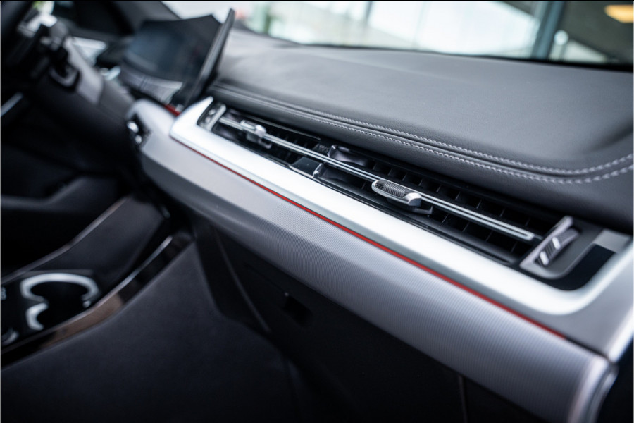 BMW X1 xDrive30e ** Panodak ** Innovation ** Driving Assistant NP 74K ** 1.800kg trekgewicht!