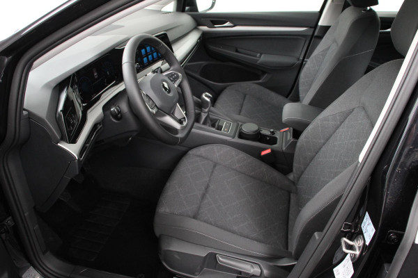 Volkswagen Golf 1.5 TSI 130pk Life Navigatie Climate control Camera Led Parkeer sensoren Virtuel Cockpit Stoel en Stuur verwarming
