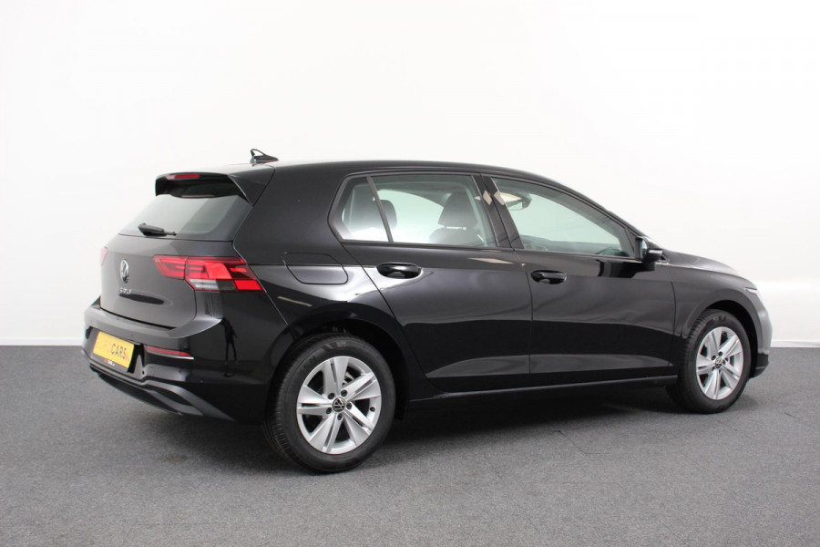 Volkswagen Golf 1.5 TSI 130pk Life Navigatie Climate control Camera Led Parkeer sensoren Virtuel Cockpit Stoel en Stuur verwarming