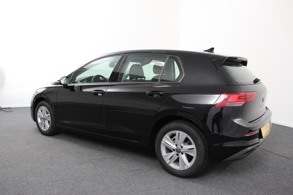 Volkswagen Golf 1.5 TSI 130pk Life Navigatie Climate control Camera Led Parkeer sensoren Virtuel Cockpit Stoel en Stuur verwarming
