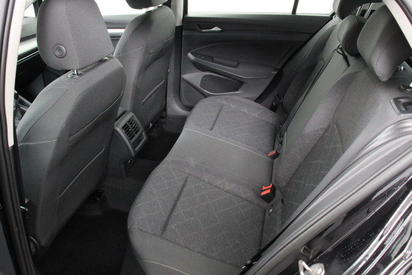 Volkswagen Golf 1.5 TSI 130pk Life Navigatie Climate control Camera Led Parkeer sensoren Virtuel Cockpit Stoel en Stuur verwarming
