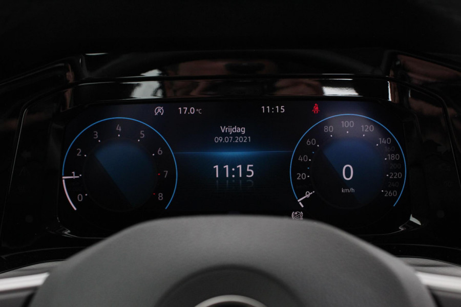 Volkswagen Golf 1.5 TSI 130pk Life Navigatie Climate control Camera Led Parkeer sensoren Virtuel Cockpit Stoel en Stuur verwarming