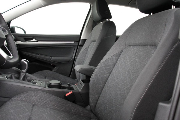 Volkswagen Golf 1.5 TSI 130pk Life Navigatie Climate control Camera Led Parkeer sensoren Virtuel Cockpit Stoel en Stuur verwarming