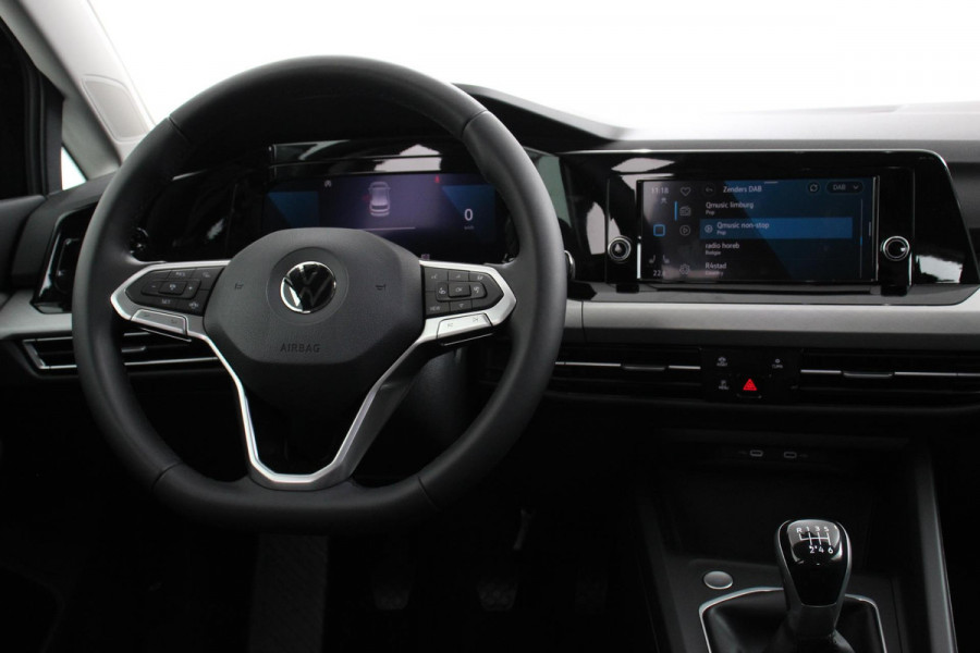 Volkswagen Golf 1.5 TSI 130pk Life Navigatie Climate control Camera Led Parkeer sensoren Virtuel Cockpit Stoel en Stuur verwarming