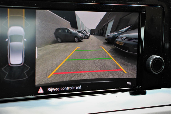Volkswagen Golf 1.5 TSI 130pk Life Navigatie Climate control Camera Led Parkeer sensoren Virtuel Cockpit Stoel en Stuur verwarming