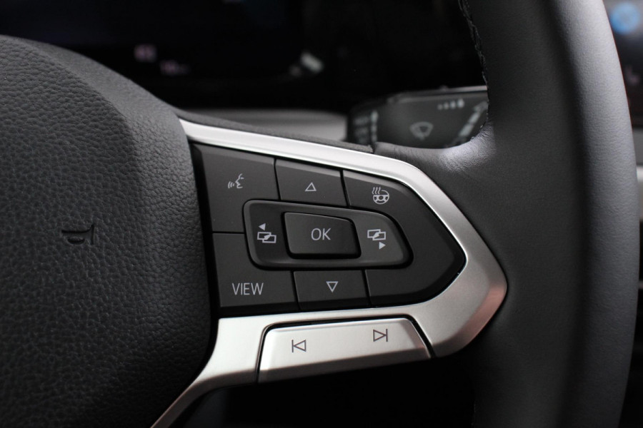 Volkswagen Golf 1.5 TSI 130pk Life Navigatie Climate control Camera Led Parkeer sensoren Virtuel Cockpit Stoel en Stuur verwarming