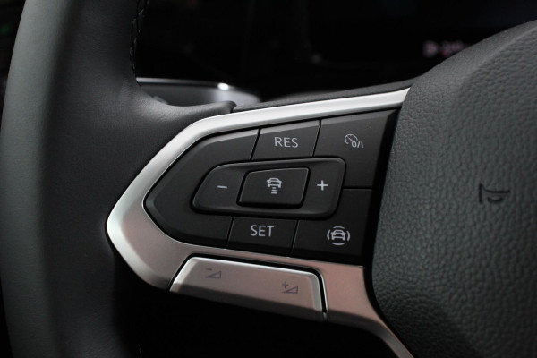 Volkswagen Golf 1.5 TSI 130pk Life Navigatie Climate control Camera Led Parkeer sensoren Virtuel Cockpit Stoel en Stuur verwarming