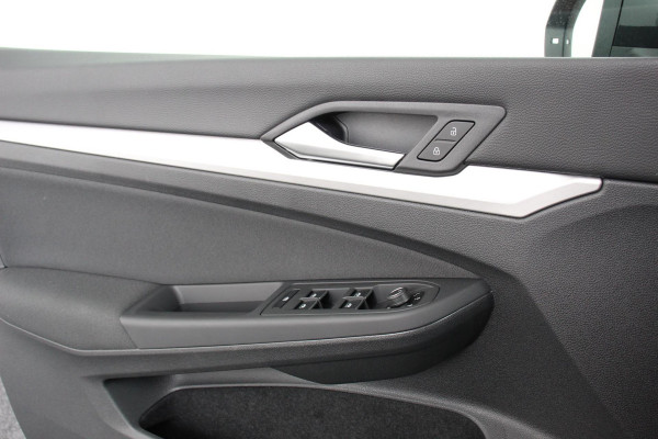 Volkswagen Golf 1.5 TSI 130pk Life Navigatie Climate control Camera Led Parkeer sensoren Virtuel Cockpit Stoel en Stuur verwarming